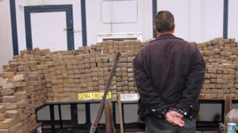 حجز 7 قناطير من الكيف المعالج والقبض على بارونين خطيرين