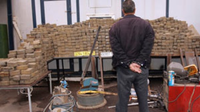تجنيد مغتربين لتهريب المخدرات للجزائر مقابل عمولات بالأورو
