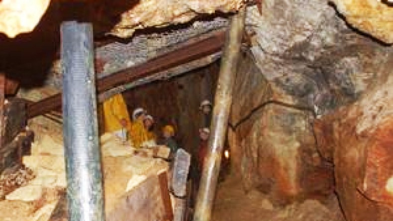 عيادات تونسية مشبوهة تحتال على ضحايا صقل الحجارة بالجزائر