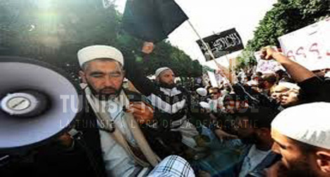 Tunisie: des salafistes incendient un poste de police à Jendouba