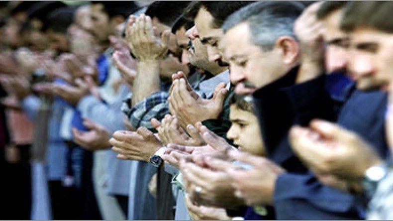 منع صلاة التراويح في الشوارع و رخص لتحويل المحلات إلى مصليات‬