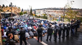 إسرائيل تحرم من هم دون الـ 35  من الصلاة في الأقصى