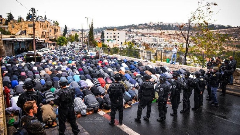 إسرائيل تحرم من هم دون الـ 35  من الصلاة في الأقصى