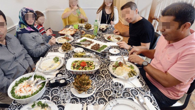 يريدون دخول الجنة من باب الريان وهم تاركون لعماد الدين!