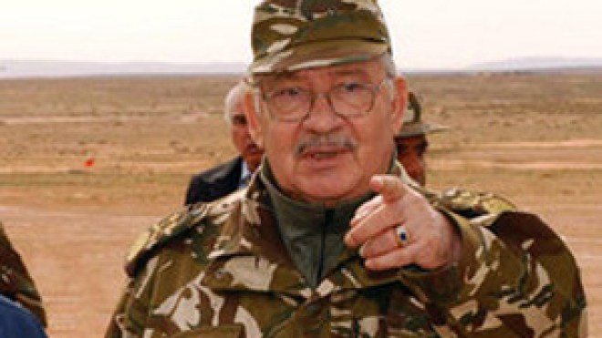 الفريق ڤايد صالح يحث على مضاعفة الجهود لتطوير الجيش الشعبي الوطني