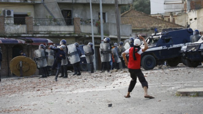 “صالومبي”..مواجهات بالمولوتوف ليلا وحرب شوارع نهارا