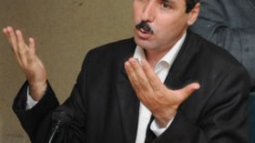 حاج مغارية ومقري جمعا التوقيعات للإطاحة بقرارات مجلس الشورى