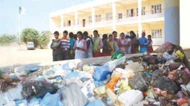 Les élèves croulent sous les déchets