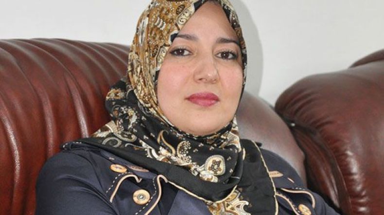 نعيمة صالحي تتعرض لحملة انتقادات بسبب تقلب مواقفها