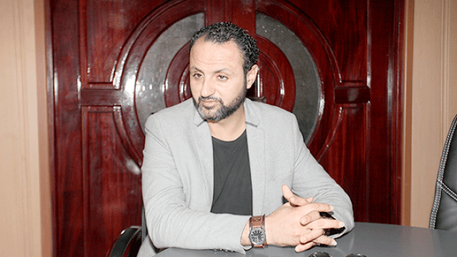 سليم دادا ينتهي من وضع الشارات الخاصة بالشروق نيوز