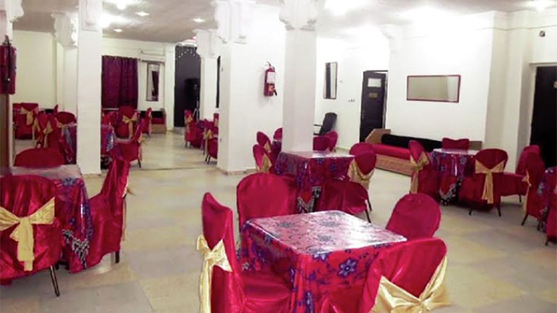 فيلات تتحول إلى قاعات حفلات في زمن كورونا