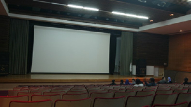 الحكومة تفرج عن القانون الأساسي للمركز الوطني للسينما