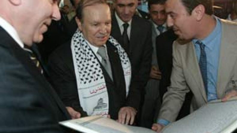 بوتفليقة‮ ‬يأمر‮ ‬أويحيى‮ ‬بتسهيل‮ ‬تسويق‮ ‬إصدارات‮ ‬المجلس‮ ‬الأعلى‮ ‬للغة‮ ‬العربية‮ ‬