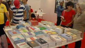 ناشر مصري: الكتاب يزاحم الخبز في جيوب الجزائريين