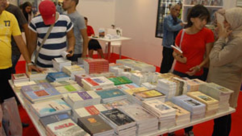 ناشر مصري: الكتاب يزاحم الخبز في جيوب الجزائريين