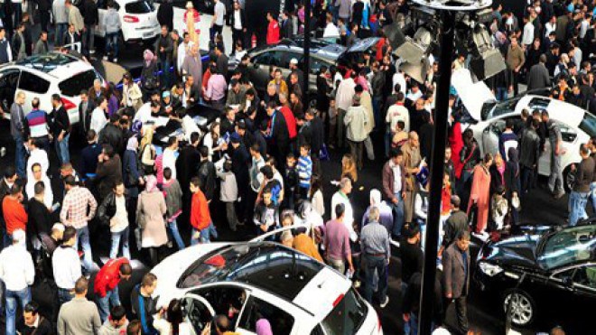 أوكتافيا وفياستا وكورولا وبيجو الرياضية في الواجهة