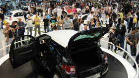 25 علامة تقاطع صالون السيارات بسبب دفتر الشروط