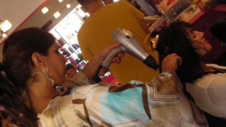 عصابة‭ ‬تجنّد‭ ‬مطلقة‭ ‬لسرقة‭ ‬السيارات‭ ‬انطلاقا‭ ‬من‭ ‬صالونات‭ ‬حلاقة‭ ‬النساء