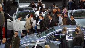 نواب “يفتشون” الصالون الدولي للسيارات