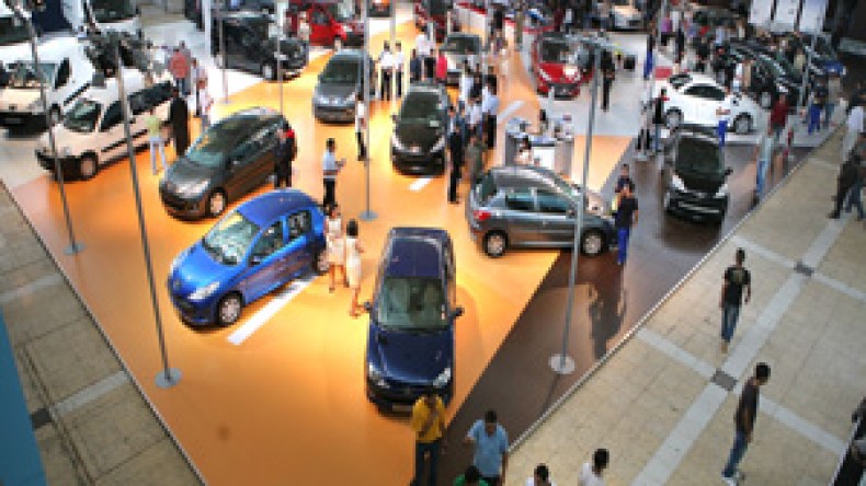 الجزائريون لا يزالون يشترون السيارات الجديدة بقوة رغم قرارات منع القروض الاستهلاكية