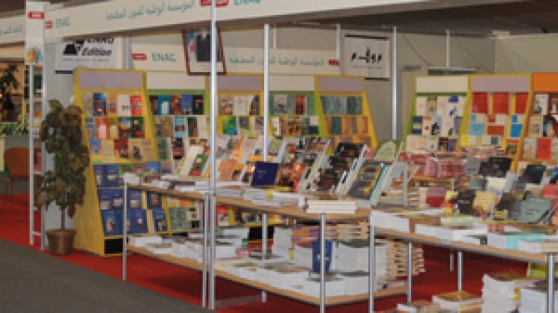 الكتب الدينية والعلمية والتقنية على رأس أولويات الزوار