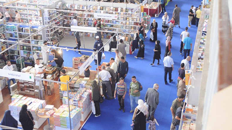 إقبال كبير على الكتاب باللغة الإنجليزية و”أنا مالالا” الأكثر مبيعا