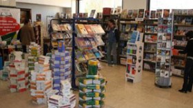 ‮”‬بعد‭ ‬الرصاص‮”‬‭ ‬و‮”‬دعاية‭ ‬الكراهية‮”‬‭ ‬تلفت‭ ‬أنظار‭ ‬زوار‭ ‬الصالون‭ ‬الدولي‭ ‬للكتاب