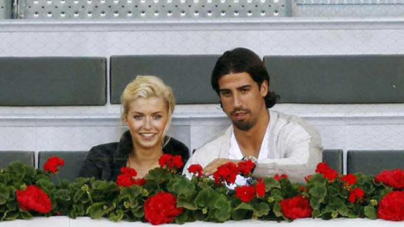 صديقة “خضيرة” تحدث فتنة في مدرجات ملاعب “أورو” 2012!