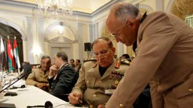 Égypte: le chef d'état-major rencontre des chefs de partis politiques