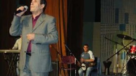 العراقي رضا عبد الله يبدع وسمير سطايفي يلهب مسرح جميلة