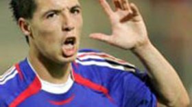 Samir Nasri completes Arsenal move