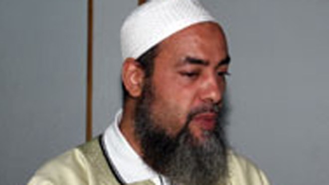 عمدة السلفيين في الحجاز يصف الجزائريين والليبيين بالحمير