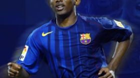 سامويل إيتو يعتدي على احد الصحفيين برأسية قوية في ياوندي