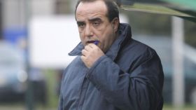 سنجاق يعرض خدماته لتدريب منتخب الكاميرون