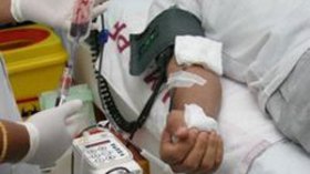 الجزائريون تبرعوا بأكثر من 600 لتر من الدماء لجرحى غزة