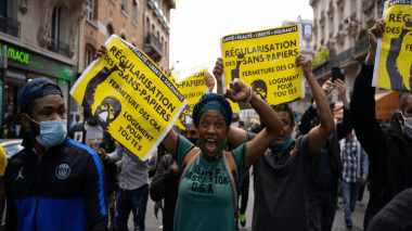 Des milliers de sans papiers manifestent à Paris