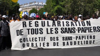 Immigration :”continuité” avec Nicolas Sarkozy dénonce France Terre d’Asile