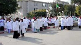 عمال وموظفو قطاع الصحة بالإدارة يدخلون في إضراب مفتوح