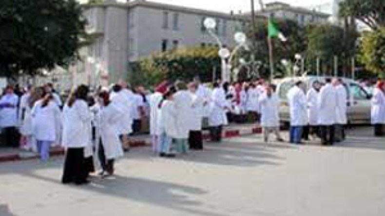 عمال وموظفو قطاع الصحة بالإدارة يدخلون في إضراب مفتوح