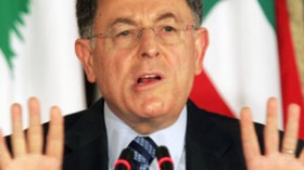 السنيورة يقدم استقالة حكومته ويجدد ترشيحه للحريري