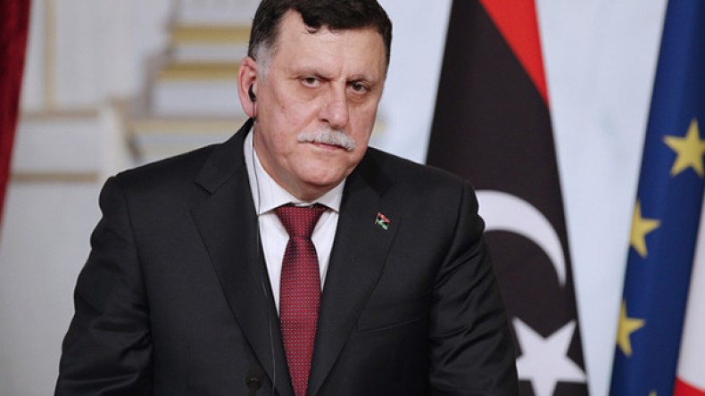 السراج منتظر بالجزائر لإبلاغ المسؤولين بفحوى اجتماع باريس