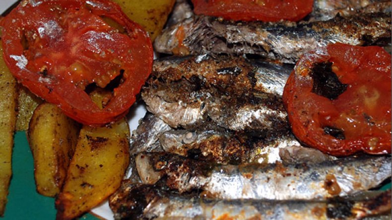 حجز قناطير من السمك الفاسد في مطعم راق بسطيف