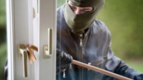 مجهولون يهاجمون منزل نائب برلماني ويعتدون على ابنته ويستولون على مسدسه بباتنة