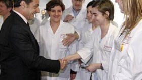 الفرنسيون قلقون على الحالة الصحية لرئيسهم في غياب الشفافية