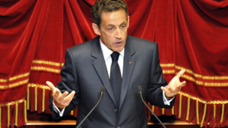 باريس تفوض ولد الشافعي في مهمة تحرير الرهائن الفرنسيين