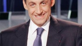 ساركوزي يطلب ود الأسد