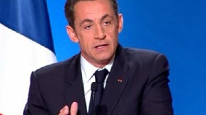 فرنسا تفتك 35 بالمائة من النفط الليبي بناء على اتفاق سري