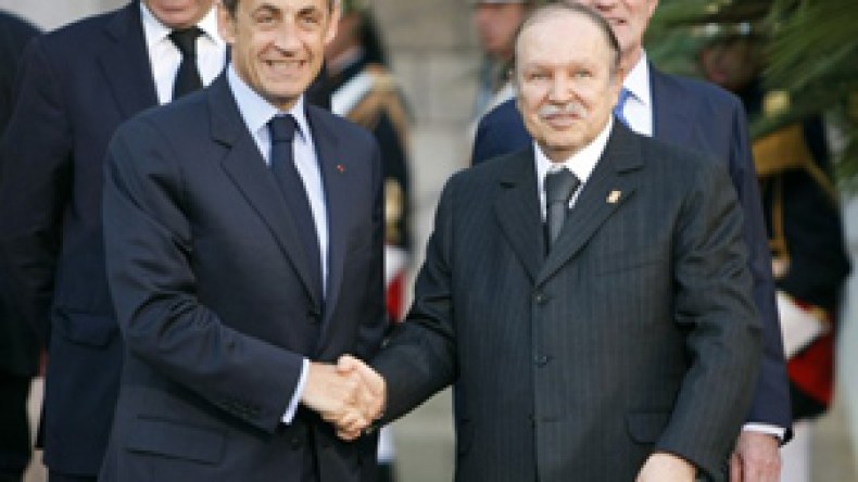 ساركوزي: “ترجيت بوتفليقة كي لا يغيب عن قمة نيس”