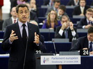 Sarkozy pour un gouvernement économique européen