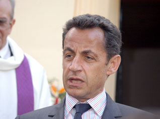 Sarkozy fait diversion en jouant la carte des moines de Tibhirine